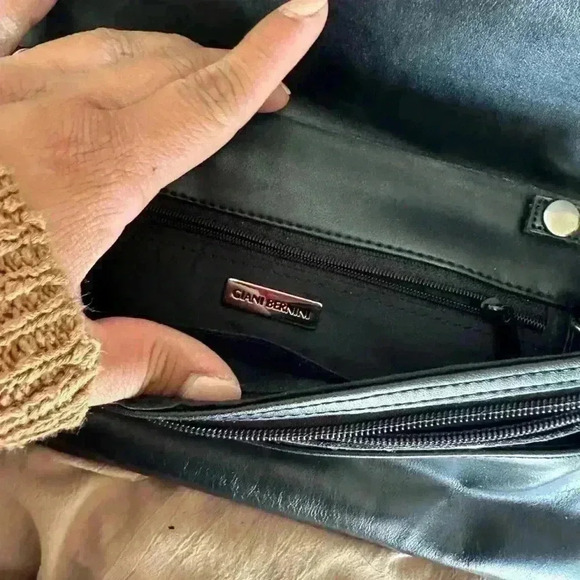 Small should bag in black - Picture 3 of 6